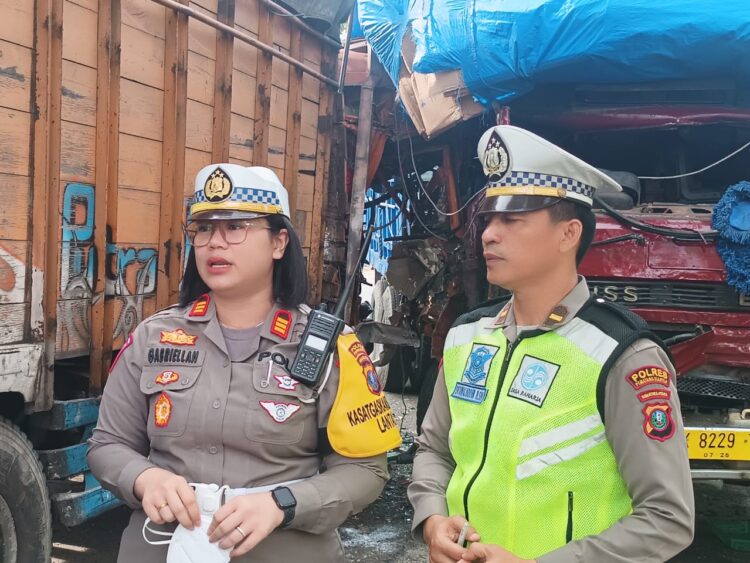 Kasat Lantas Polres Pematangsiantar Pimpin Cek TKP Laka Lantas di Jalan Medan 