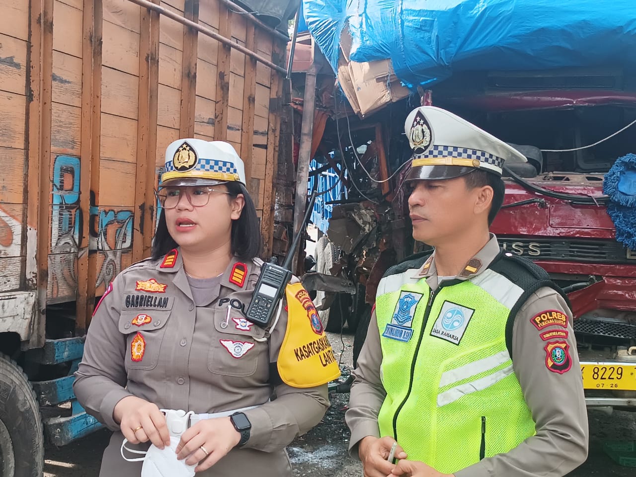 Kasat Lantas Polres Pematangsiantar Pimpin Cek TKP Laka Lantas di Jalan Medan Kasat Lantas Polres Pematangsiantar Pimpin Cek TKP Laka Lantas di Jalan Medan