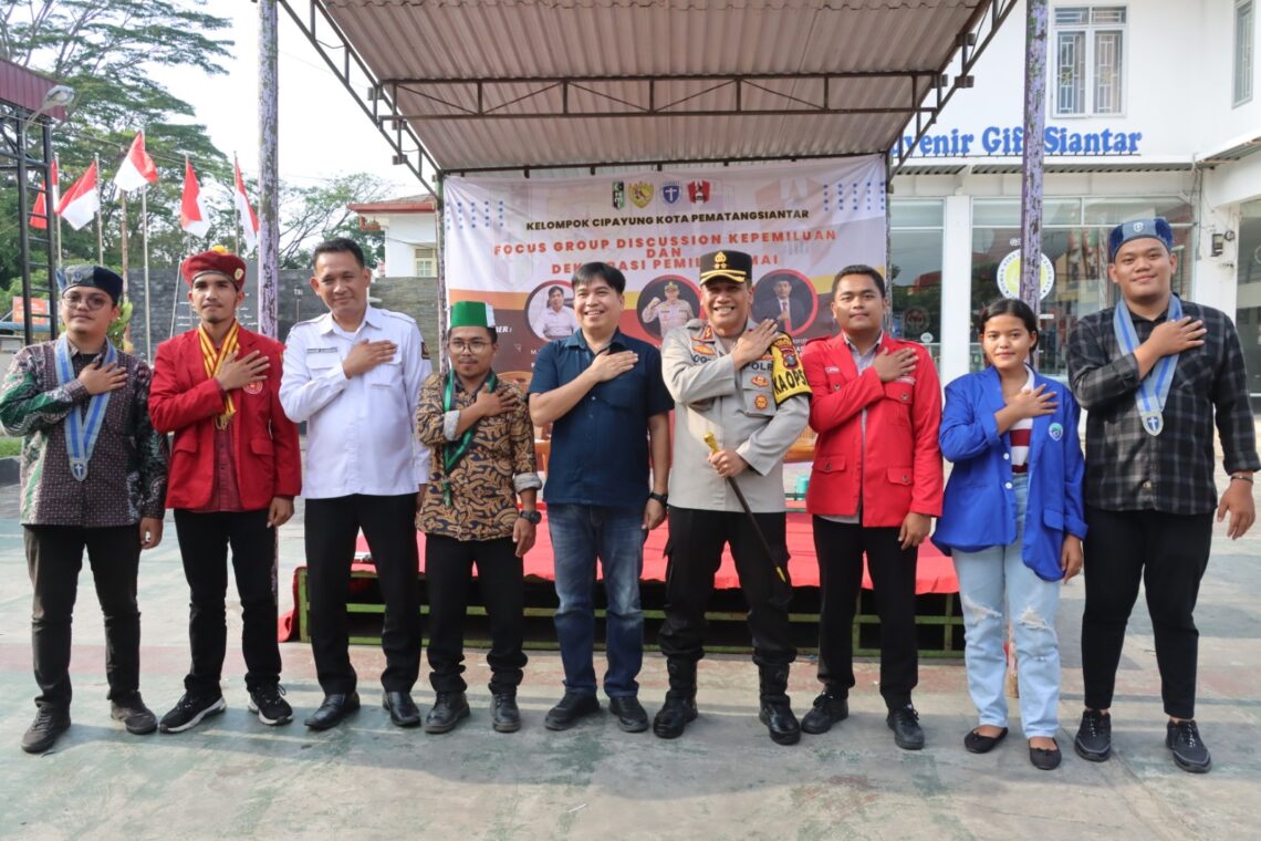 Kapolres Pematangsiantar Jadi Narasumber Dalam FGD Deklarasi Pemilu Damai Oleh Kelompok Cipayung Kota Pematangsiantar Kapolres Pematangsiantar Jadi Narasumber Dalam FGD Deklarasi Pemilu Damai Oleh Kelompok Cipayung Kota Pematangsiantar