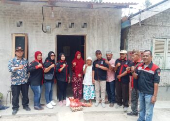 KRNS Bersama Warga Serahkan Kunci Bedah Rumah Milik Ponikem