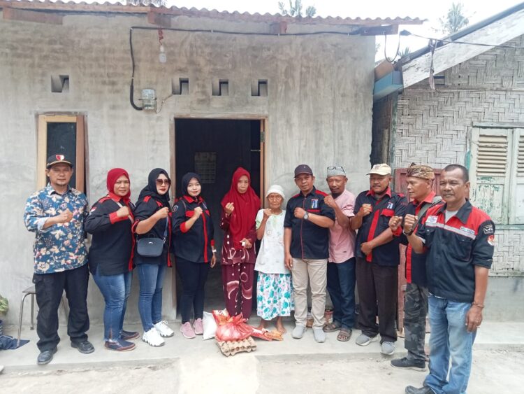KRNS Bersama Warga Serahkan Kunci Bedah Rumah Milik Ponikem