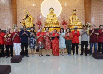 Kapolres Siantar Bersama Forkopimda Mengunjungi Vihara Pada Hari Raya Imlek Ke-2575 Kongzili Tahun 2024