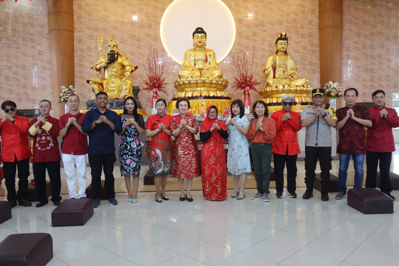 Kapolres Siantar Bersama Forkopimda Mengunjungi Vihara Pada Hari Raya Imlek Ke-2575 Kongzili Tahun 2024