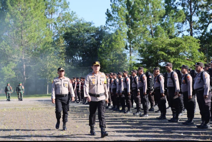 Bupati Pakpak Bharat Hadiri Apel Pergeseran Pasukan Ops Mantap Brata Pungut Suara Dan Hitung Suara Pemilu 2024 Bupati Pakpak Bharat Hadiri Apel Pergeseran Pasukan Ops Mantap Brata Pungut Suara Dan Hitung Suara Pemilu 2024