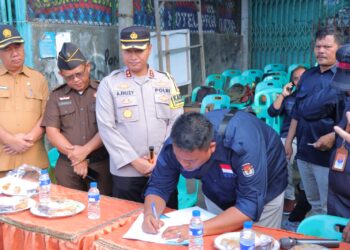 Kapolres Sibolga, KPU, Bawaslu Dan Walikota Sibolga Lepas Pergeseran Logistik Pemilu 2024