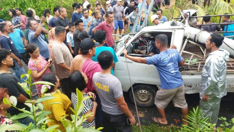 Tiang Listrik Tumbang, Timpa Mobil Yang Melintas Satu Korban Meninggal Dunia di Sorkam Barat
