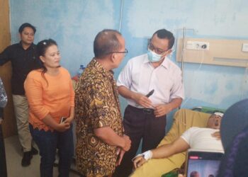 Pj Bupati Tapteng Jenguk Korban Pengeroyokan Di RSUD Pandan