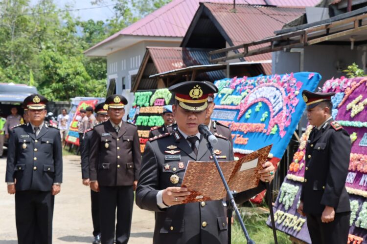 Kapolres Tapteng Pimpin Upacara Pemakaman Alm Aiptu Sofian Harianto, Korban Laka Lantas