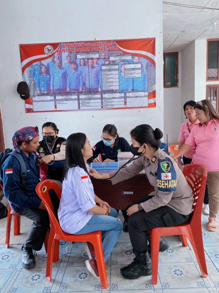 Dokkes Polres Taput Cek Kesehatan PPK, Panwascam Dan Personil Pengamanan di Kecamatan 