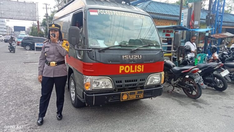 Binmas Polres Pematangsiantar Himbau Pembeli Hati-Hati  saat Belanja di Pasar Horas 