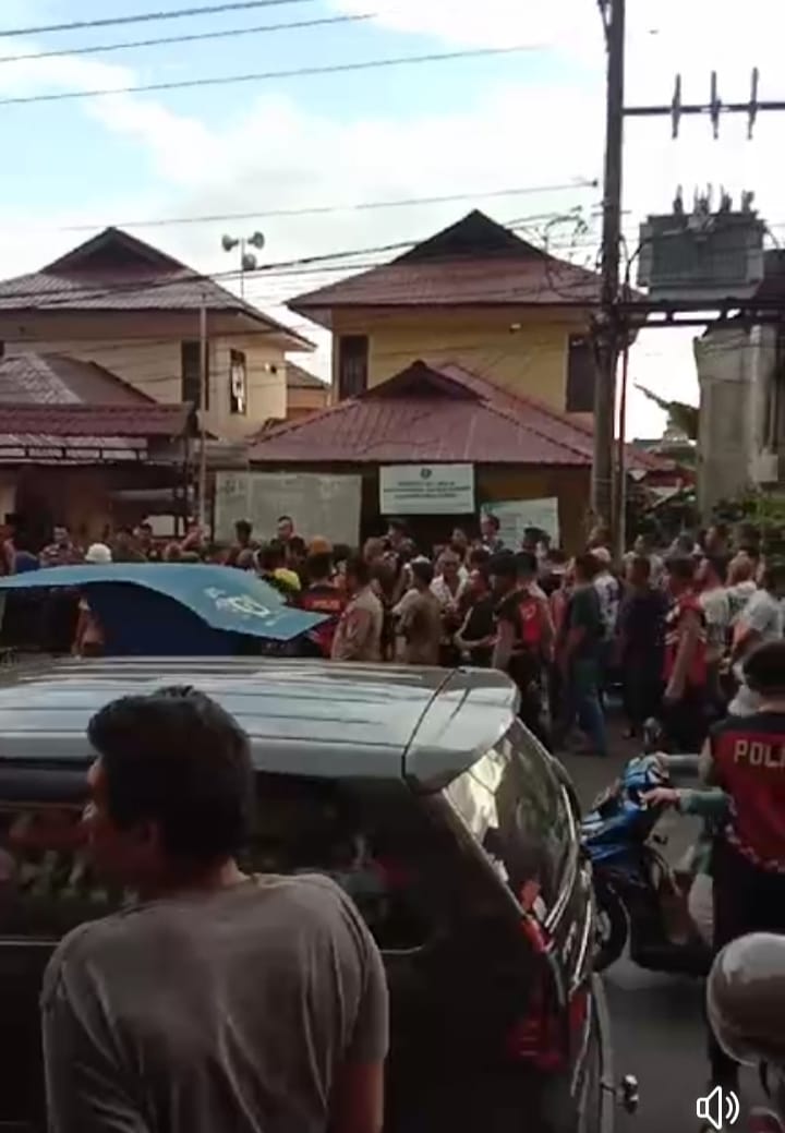 Perhitungan Suara Pemilu 2024 Tingkat Kecamatan Sambas Ricuh