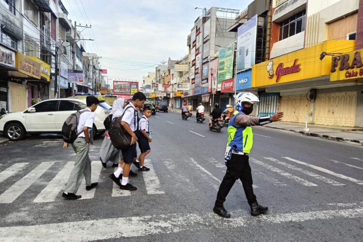 Personel Polres Pematangsiantar Laksanakan Pengaturan Rutinitas Pagi