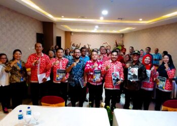 USAID IUWASH Tangguh Bersama Masyarakat Serahkan Dokumen Usulan Pembangunan di Sektor Air Minum dan Sanitasi Ke Kelurahan di Pematangsiantar