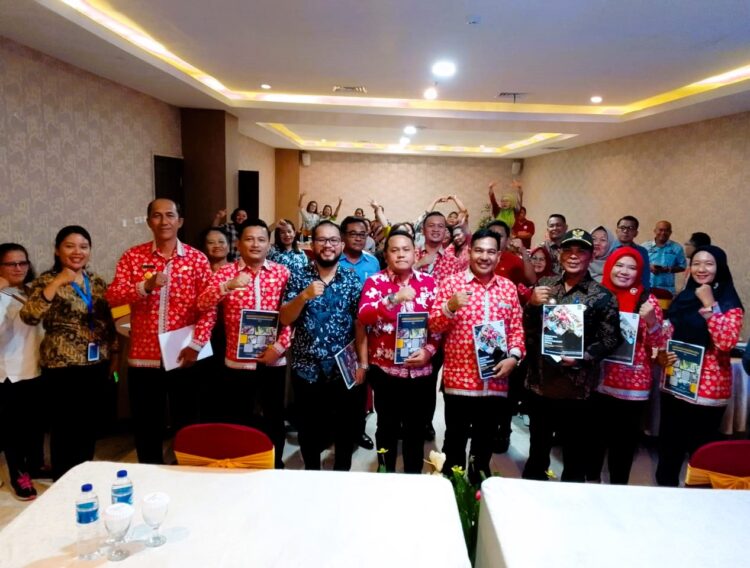 USAID IUWASH Tangguh Bersama Masyarakat Serahkan Dokumen Usulan Pembangunan di Sektor Air Minum dan Sanitasi Ke Kelurahan di Pematangsiantar