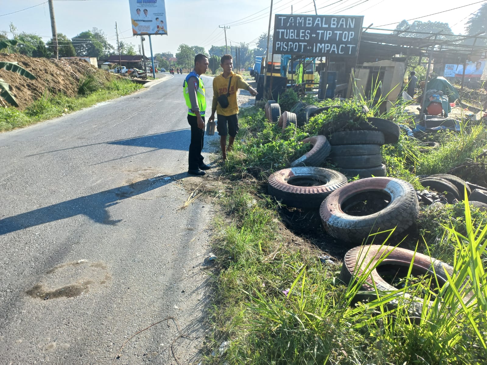 Angkot PT Sinar Tani Terbalik di Simalungun, 7 Orang Luka-luka Angkot PT Sinar Tani Terbalik di Simalungun, 7 Orang Luka-luka