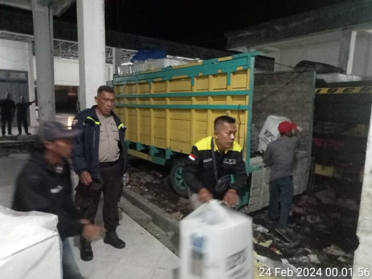 Personil Polsek Perdagangan Resor Simalungun Kawal Ketat Logistik Pemilu ke KPUD Simalungun