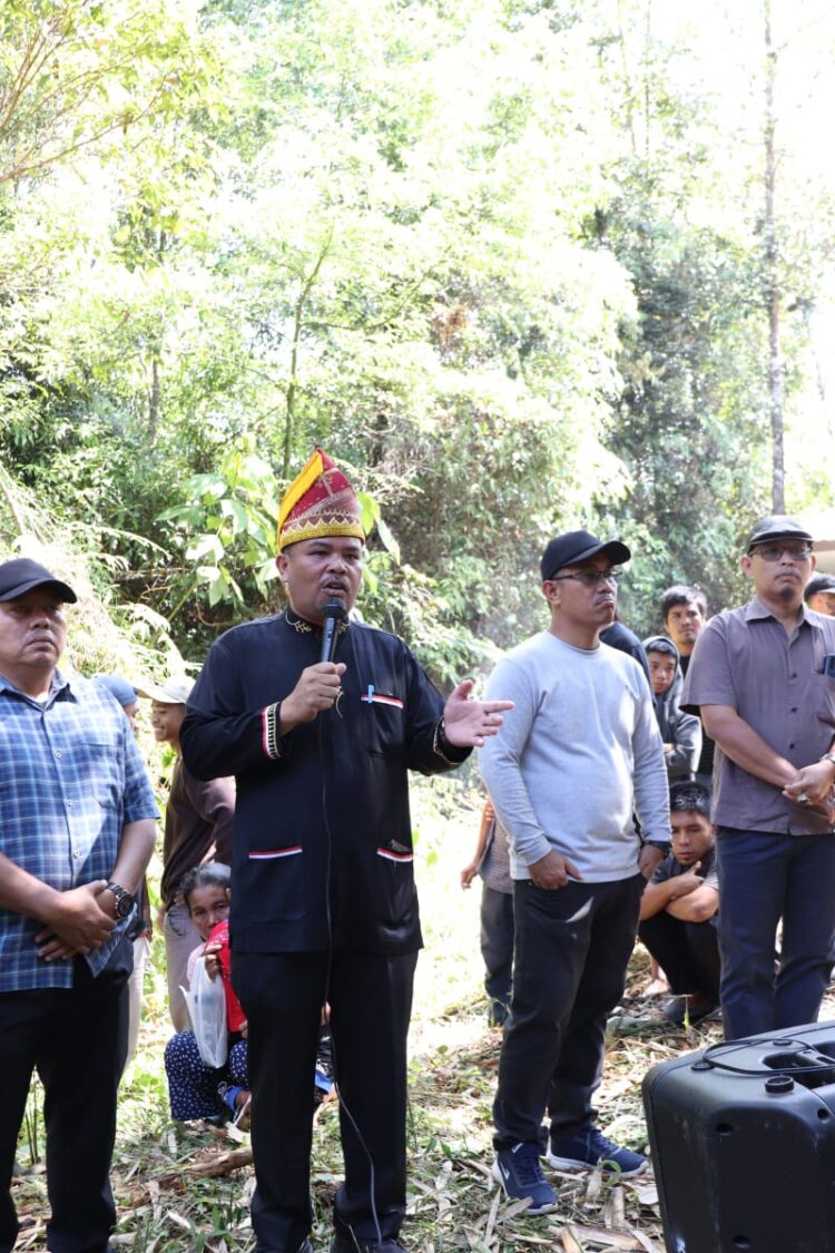 Masyarakat Kecamatan Pergetteng-Getteng Sengkut Gelar Adat Menanda Tahun di Delleng Simenoto