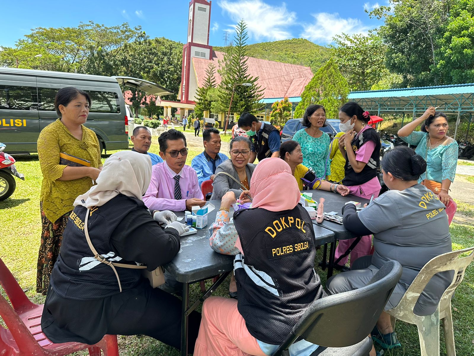 Setelah Di Mesjid, Kapolres Sibolga Gelar Bakti Kesehatan Di Halaman Gereja HKBP Sibolga Julu