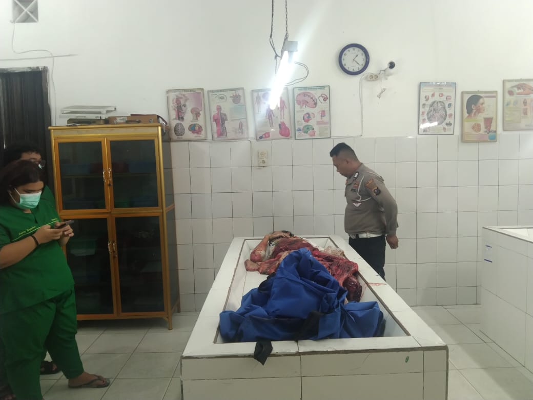 Jatuh Tabrak Lubang Jalan, Jhon Paul Naibaho Tewas Disambar Mobil 