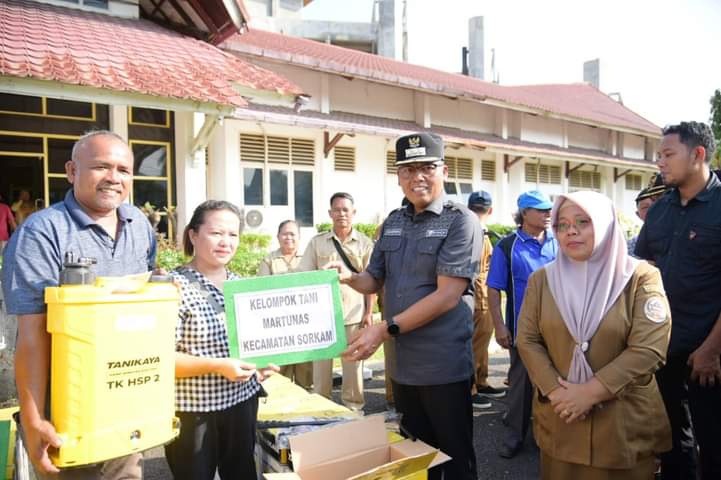 7 Kelompok Tani Tapteng Mendapat Bantuan Pertanian Dari Pemerintah Pusat
