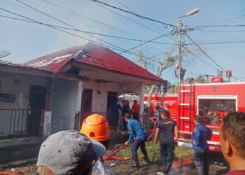 5 Unit Rumah Kontrakan di Jalan Bah Birong Kiri Terbakar, Polsek Siantar Utara Olah TKP 