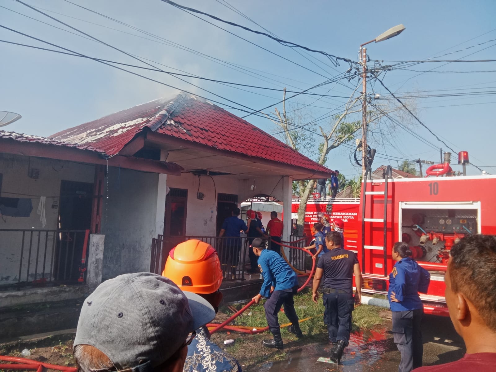 5 Unit Rumah Kontrakan di Jalan Bah Birong Kiri Terbakar, Polsek Siantar Utara Olah TKP 5 Unit Rumah Kontrakan di Jalan Bah Birong Kiri Terbakar, Polsek Siantar Utara Olah TKP