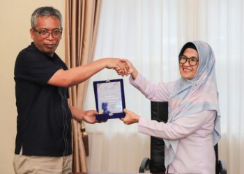Wali Kota dr Susanti Terima Piagam Penghargaan dari Kepala KPP Pratama Pematangsiantar