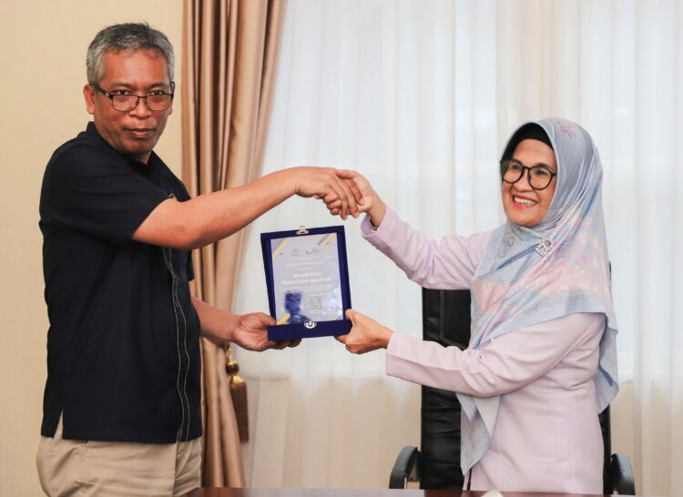 Wali Kota dr Susanti Terima Piagam Penghargaan dari Kepala KPP Pratama Pematangsiantar
