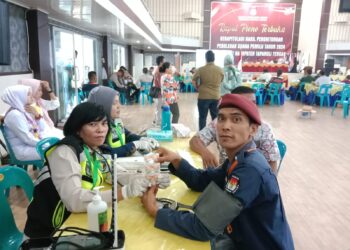 Dokkes Polres Tapteng Berikan Layanan Kesehatan Kepada Personil Pengamanan Pleno KPU Tapteng Pemilu 2024