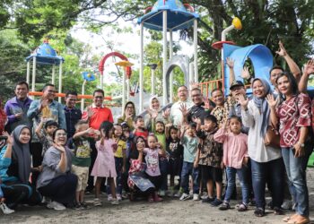 Wali Kota Siantar Resmikan  Taman Bermain Anak di Lapangan Merdeka 