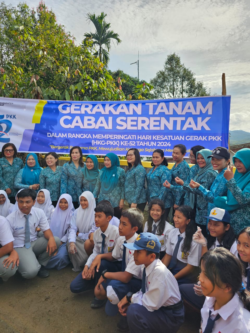 TP PKK Kabupaten Pakpak Bharat Canangkan Gerakan Tanam Cabai Serentak 