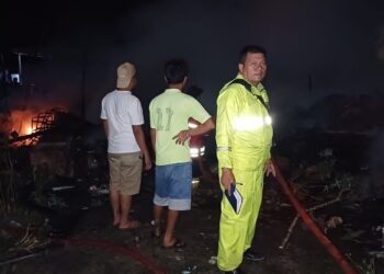 Dilalap Sijago Merah, Gudang Penyimpanan Barang Bekas di Situmeang Habinsaran Taput Rata Dengan Tanah