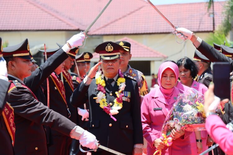 Kapolres Tapteng Pimpin Upacara Purna Bhakti Kabag SDM AKBP Sopian 