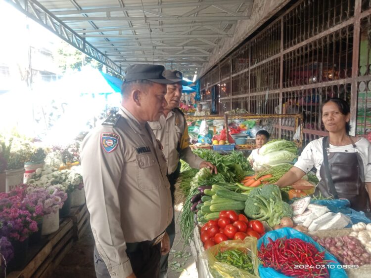 Polsek Siantar Barat Cek Ketersediaan Bahan Pangan di Pasar Horas Menjelang Bulan Ramadhan 
