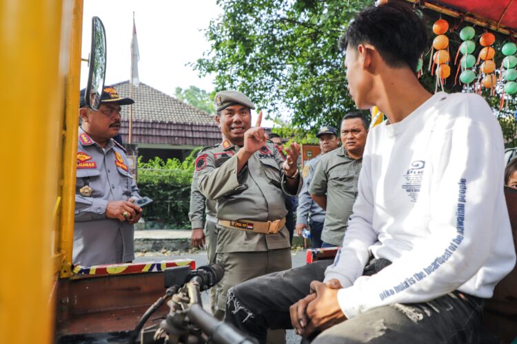 Satpol PP Siantar Dan Sejumlah Instansi Terkait Lakukan Sosialisasi, Penindakan dan Penataan Odong-Odong Satpol PP Siantar Dan Sejumlah Instansi Terkait Lakukan Sosialisasi, Penindakan dan Penataan Odong-Odong