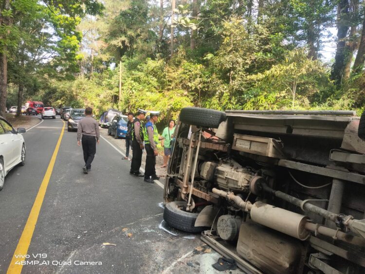 Bus PT Lalupa Karona Terbalik di Parapat, 10 Orang Luka-Luka