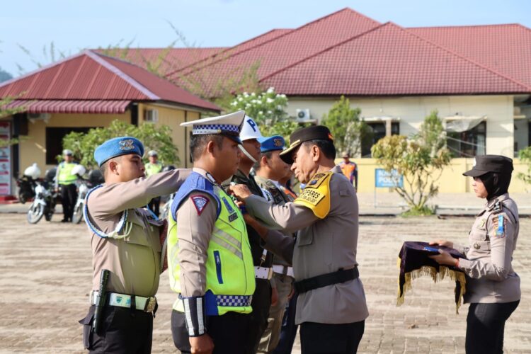 Waka Polres Tapteng Pimpin Apel Gelar Apel Operasi Keselamatan Toba 2024