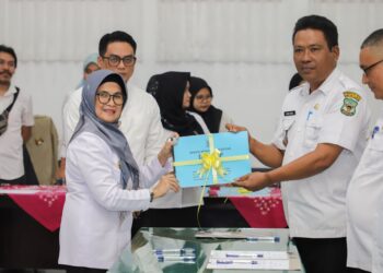 Wali Kota Siantar Serahkan DHKP dan  SPPT PBB Perdesaan dan Perkotaan  