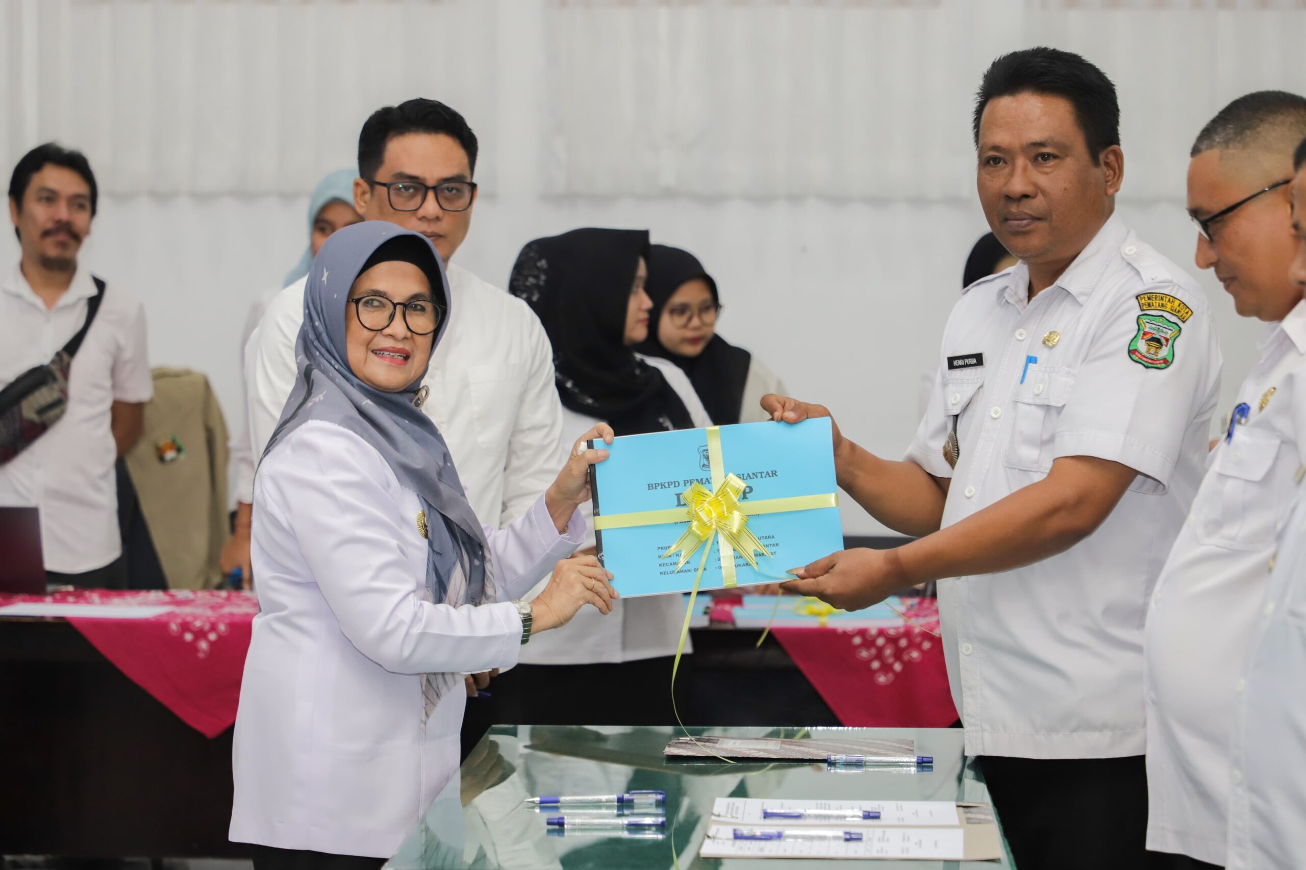 Wali Kota Siantar Serahkan DHKP dan  SPPT PBB Perdesaan dan Perkotaan  