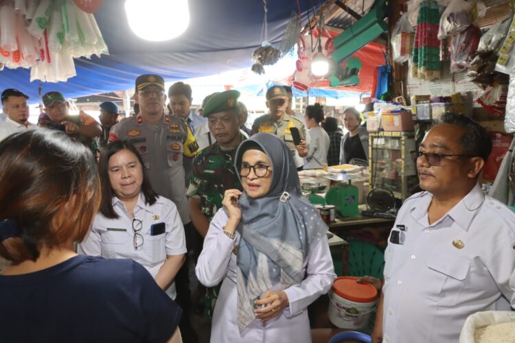 Wakapolres Pematang Siantar Bersama Forkopimda Sidak Pasar, Stok Sembako Aman
