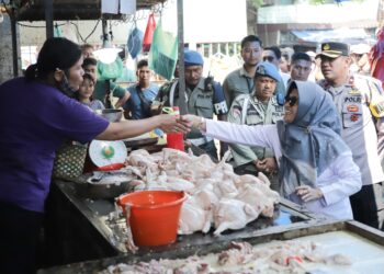 Sidak Harga Dan Stok Sembako, Wali Kota Siantar Disambut Para Pedagang Pasar Dwikora dan Pasar Horas