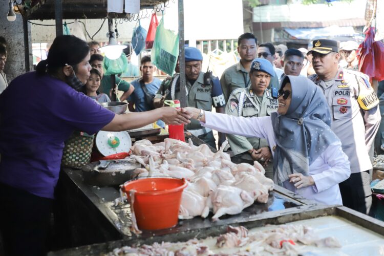 Sidak Harga Dan Stok Sembako, Wali Kota Siantar Disambut Para Pedagang Pasar Dwikora dan Pasar Horas