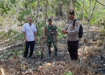 Tim Gabungan Polsek Silou Kahean Sukses Kendalikan Kebakaran Hutan di Nagori Sinasih
