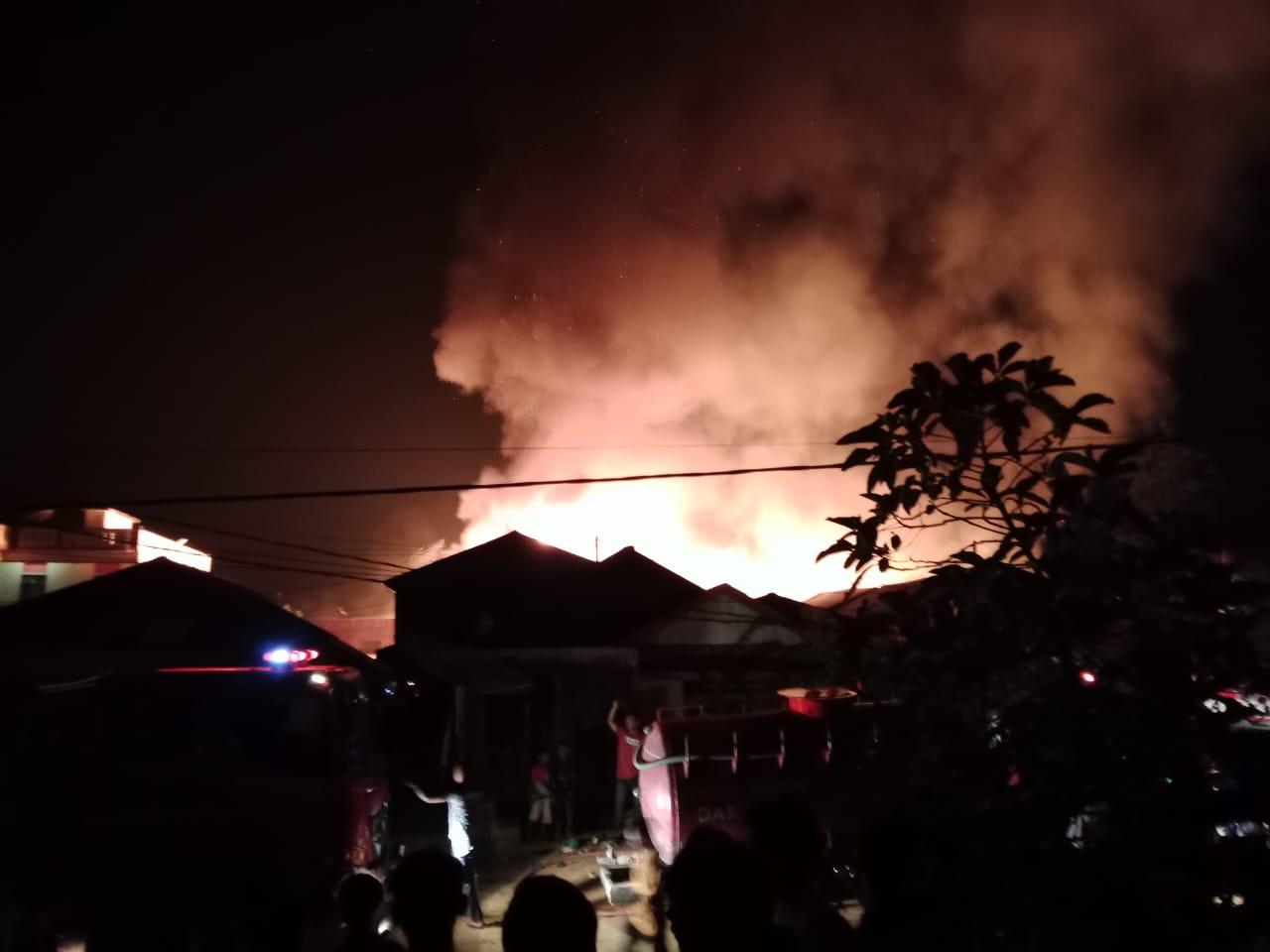 Sijago Merah Mengamuk Di Sibolga,17 Unit Rumah Hangus Terbakar