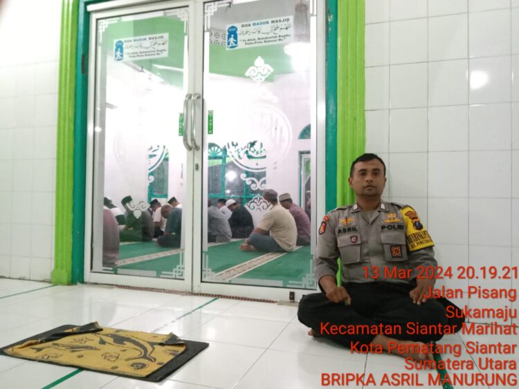 Polsek Jajaran Polres Pematangsiantar Laksanakan Pengamanan Sholat Taraweh Berjamaah Di Masjid 
