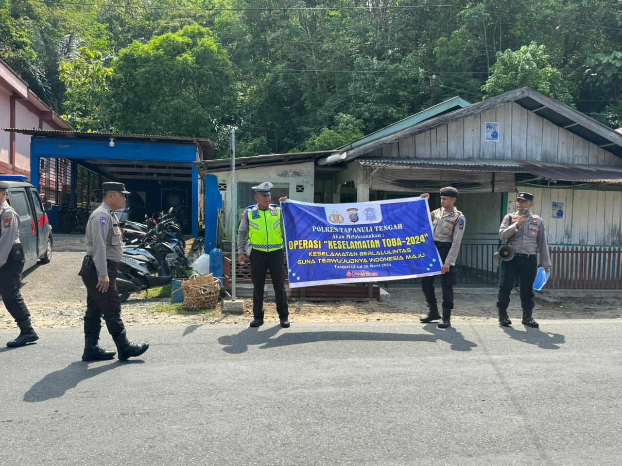 Polres Tapteng Himbau Masyarakat Tertib Berlalu Lintas Untuk Mengurangi Kecelakaan Di Jalan.