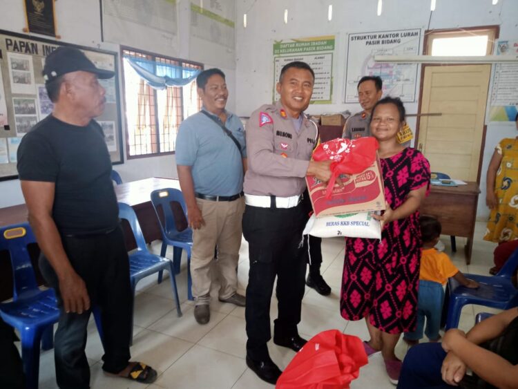 Korban Kebakaran Mendapat Perhatian Dari Polres Tapanuli Tengah