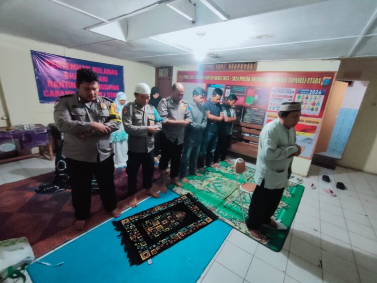 Polsek Adiankoting Gelar Buka Puasa Dan Sholat Magrib Berjamaah