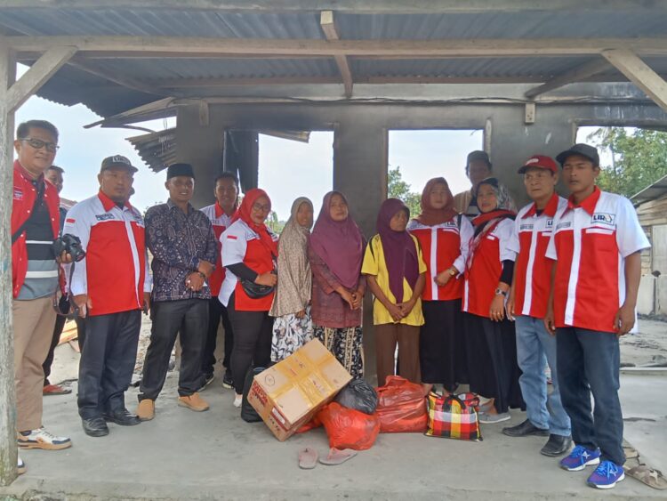 LIRA Simalungun Salurkan Bantuan Bagi Korban Kebakaran Di Dolok Maraja LIRA Simalungun Salurkan Bantuan Bagi Korban Kebakaran Di Dolok Maraja