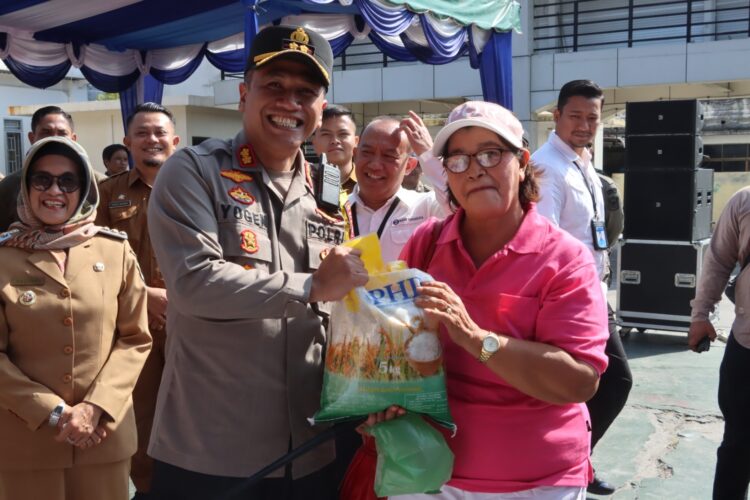 Jelang Hari Raya Idul Fitri 1445 H, Kapolres Hadiri Pembukaan Pasar Murah Pemko Pematang Siantar 